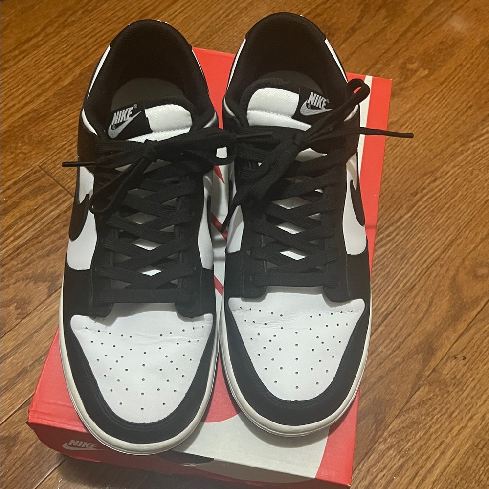 Nike Men's Panda Dunk Black and White Sneakers
